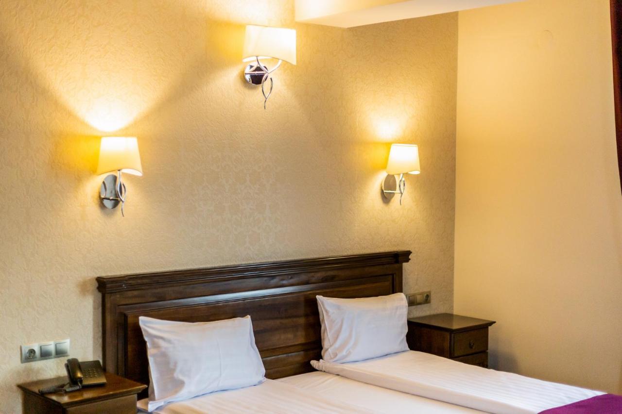Pension Korona Sibiu Esterno foto